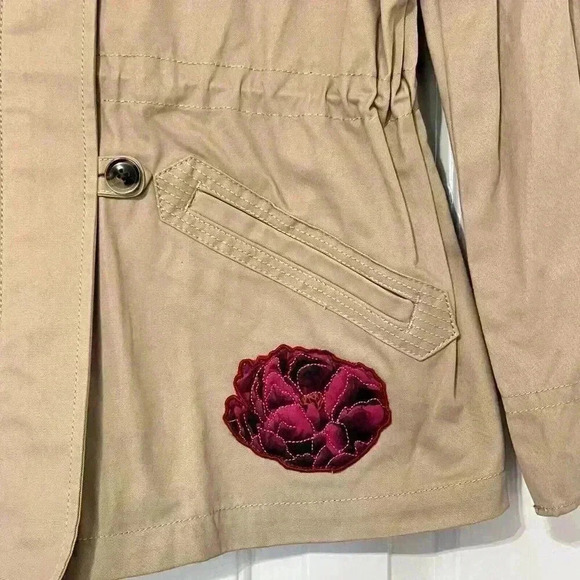 NWT Banana Republic Tan Floral Embroidered Patch Safari Utility Jacket Size M - Picture 3 of 7